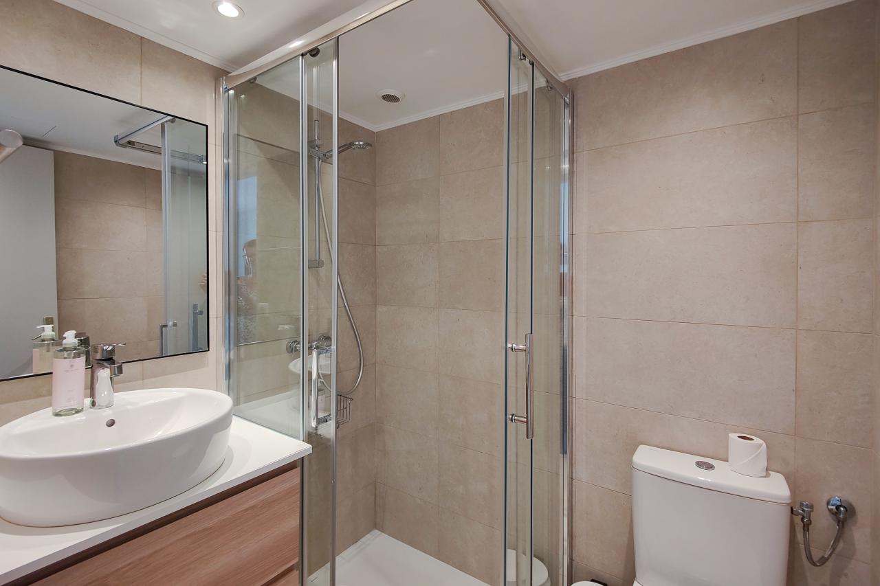 AMMI Nice Massena - salle de bain avec douche