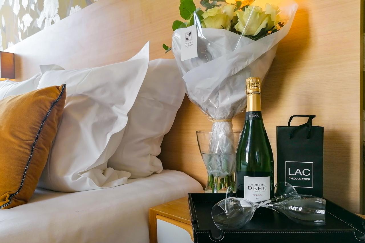 Champagne + chocolate + bouquet package