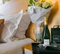 offre champagne + choco + bouquet de fleurs
