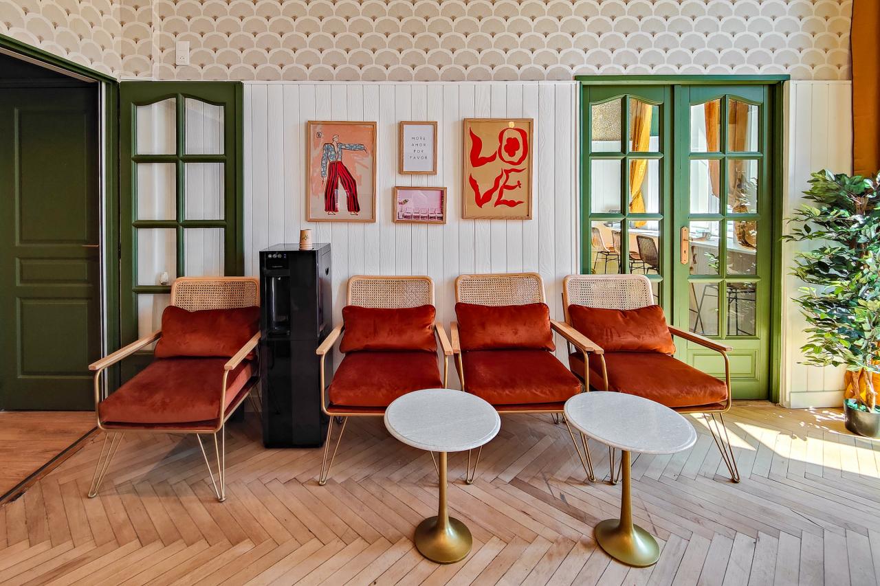 réception rénovée salle de petit déjeuner AMMINice Masséna anciennement Ajoupa baie des Anges